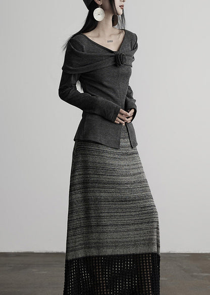 Camisetas de algodón con cuello en V y estampado floral en gris de corte entallado para primavera.