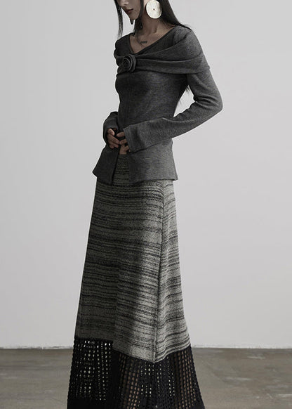 Camisetas de algodón con cuello en V y estampado floral en gris de corte entallado para primavera.