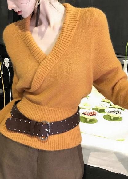 Suéter de punto acogedor con cuello en V naranja y corte entallado para primavera