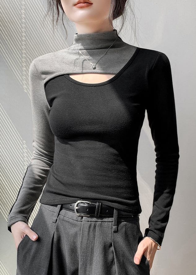 Schmal geschnittenes rotes T-Shirt aus Baumwolle mit hohem Kragen, Patchwork-Details und Lochmuster, Frühlingsform