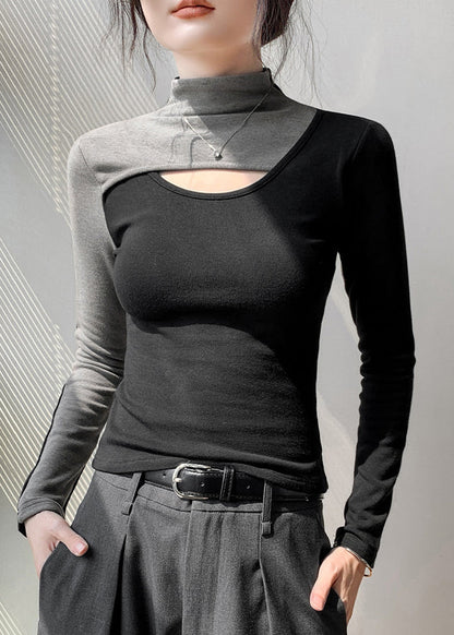 Schmal geschnittenes rotes T-Shirt aus Baumwolle mit hohem Kragen, Patchwork-Details und Lochmuster, Frühlingsform