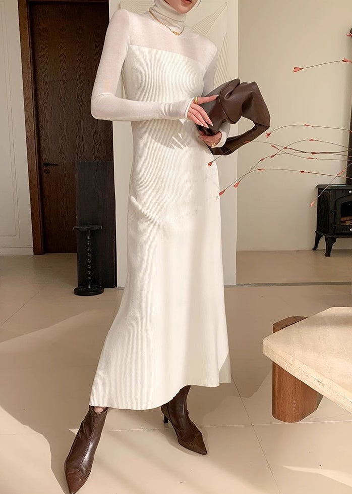 Vestido largo de punto liso con cuello alto blanco y corte entallado para invierno