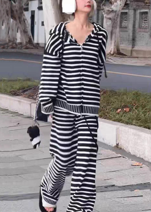Gestreiftes, schwarzes Strick-Zweiteiler-Set mit Kapuze und Reißverschluss für den Herbst
