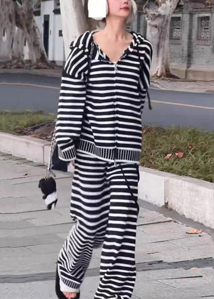 Gestreiftes, schwarzes Strick-Zweiteiler-Set mit Kapuze und Reißverschluss für den Herbst