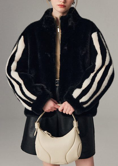 Gestreifter schwarzer Stehkragenmantel mit Reißverschluss aus Nerzhaar für den Winter