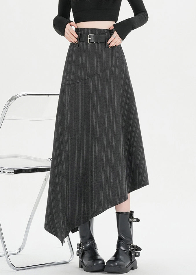Gestreifter dunkelgrauer asymmetrischer Spandex-Rock mit seitlichem Schlitz