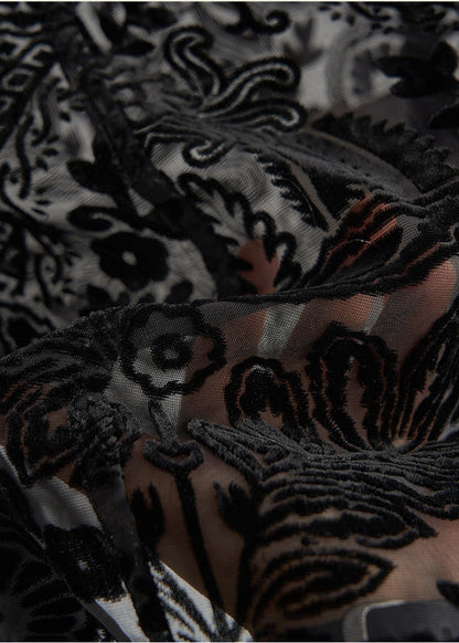 Schwarze, übergroße Blusen aus Jacquard-Seidenvelours – Frühlingsmode