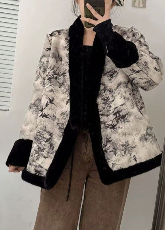 Abrigos de piel y cuero con cuello en V y cintura anudada en negro de estilo patchwork para invierno.