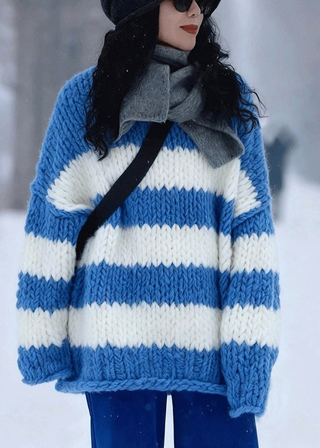 Suéter de punto de algodón a rayas acogedor con cuello redondo azul y manga larga