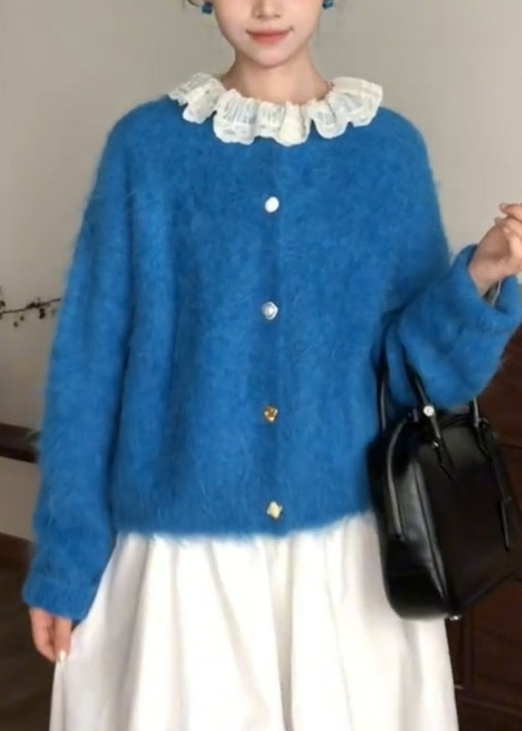 Style Blauer Rundhals-Strickcardigan mit Patchwork-Knopfleiste, Ma Hai Mao, aus Baumwolle, Frühling