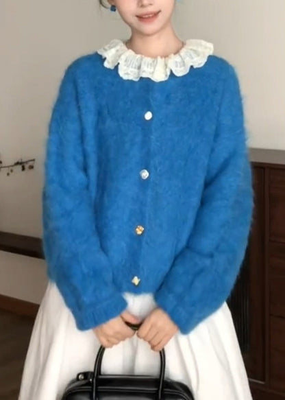 Style Blauer Rundhals-Strickcardigan mit Patchwork-Knopfleiste, Ma Hai Mao, aus Baumwolle, Frühling