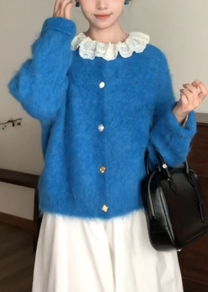 Style Blauer Rundhals-Strickcardigan mit Patchwork-Knopfleiste, Ma Hai Mao, aus Baumwolle, Frühling