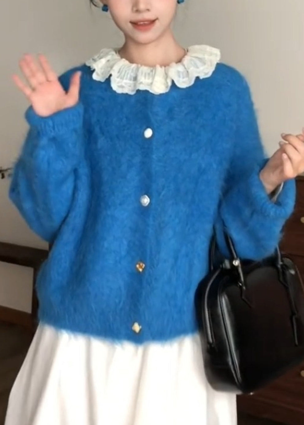 Style Blauer Rundhals-Strickcardigan mit Patchwork-Knopfleiste, Ma Hai Mao, aus Baumwolle, Frühling