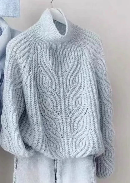 Suéteres de punto de cable de algodón acogedores con cuello alto azul y mangas farol