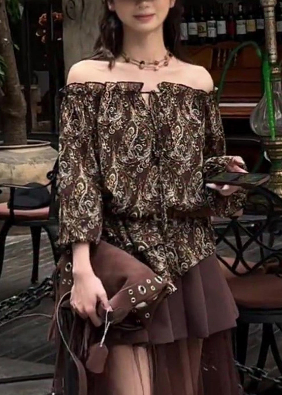 Stilvolle schokoladenbraune Bluse mit Cold-Shoulder-Schulterprint aus Baumwolle, Frühlings-Bluse