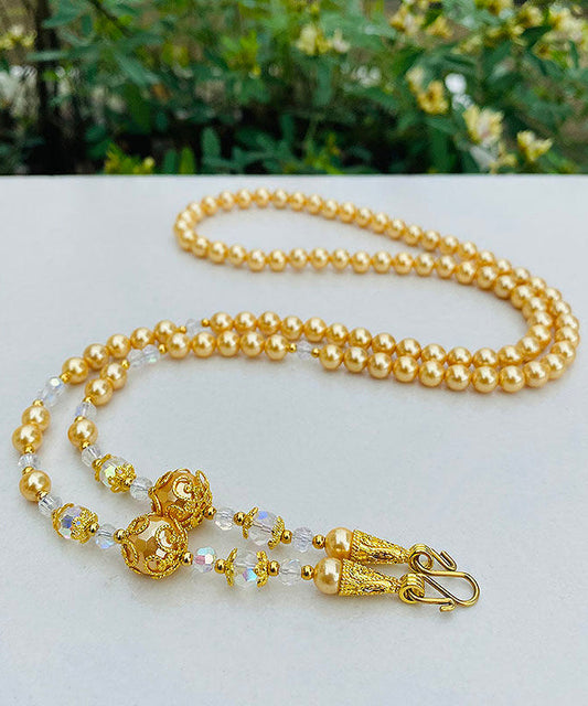 Collar de cuentas de suéter con detalles dorados y degradados