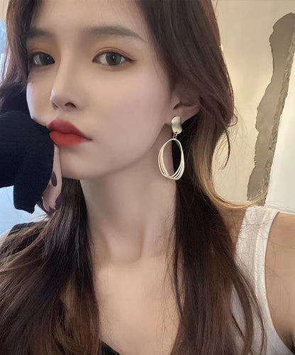 Pendientes colgantes ovalados de plata de ley dorada con estilo