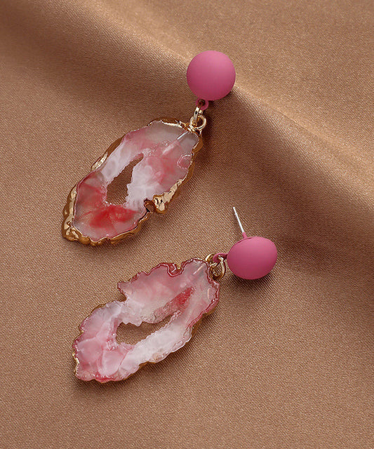 Pendientes colgantes con diseño asimétrico de resina y aleación roja de color degradado