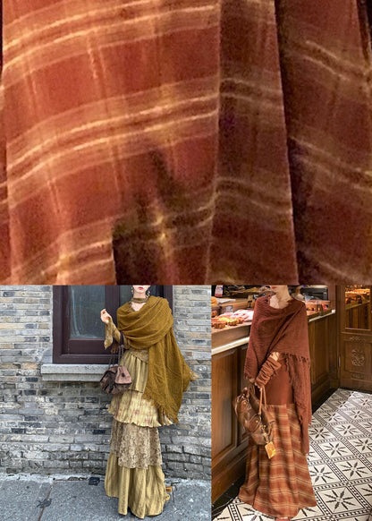 Dreiteiliges Set aus grünem Print-Top, Maxirock und Schal mit ausgestellten Ärmeln