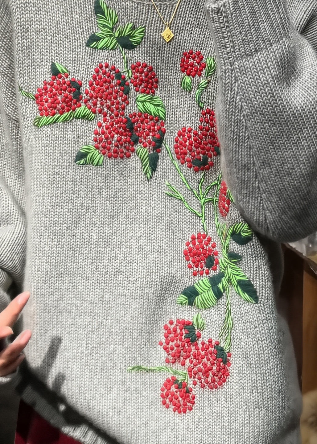 Suéteres de punto bordados con cuello redondo gris estilo primavera