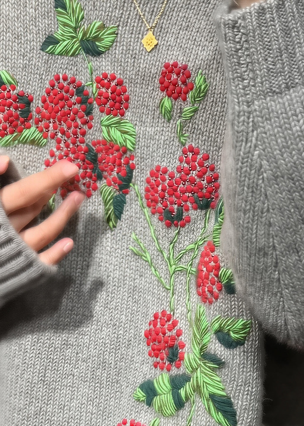 Suéteres de punto bordados con cuello redondo gris estilo primavera