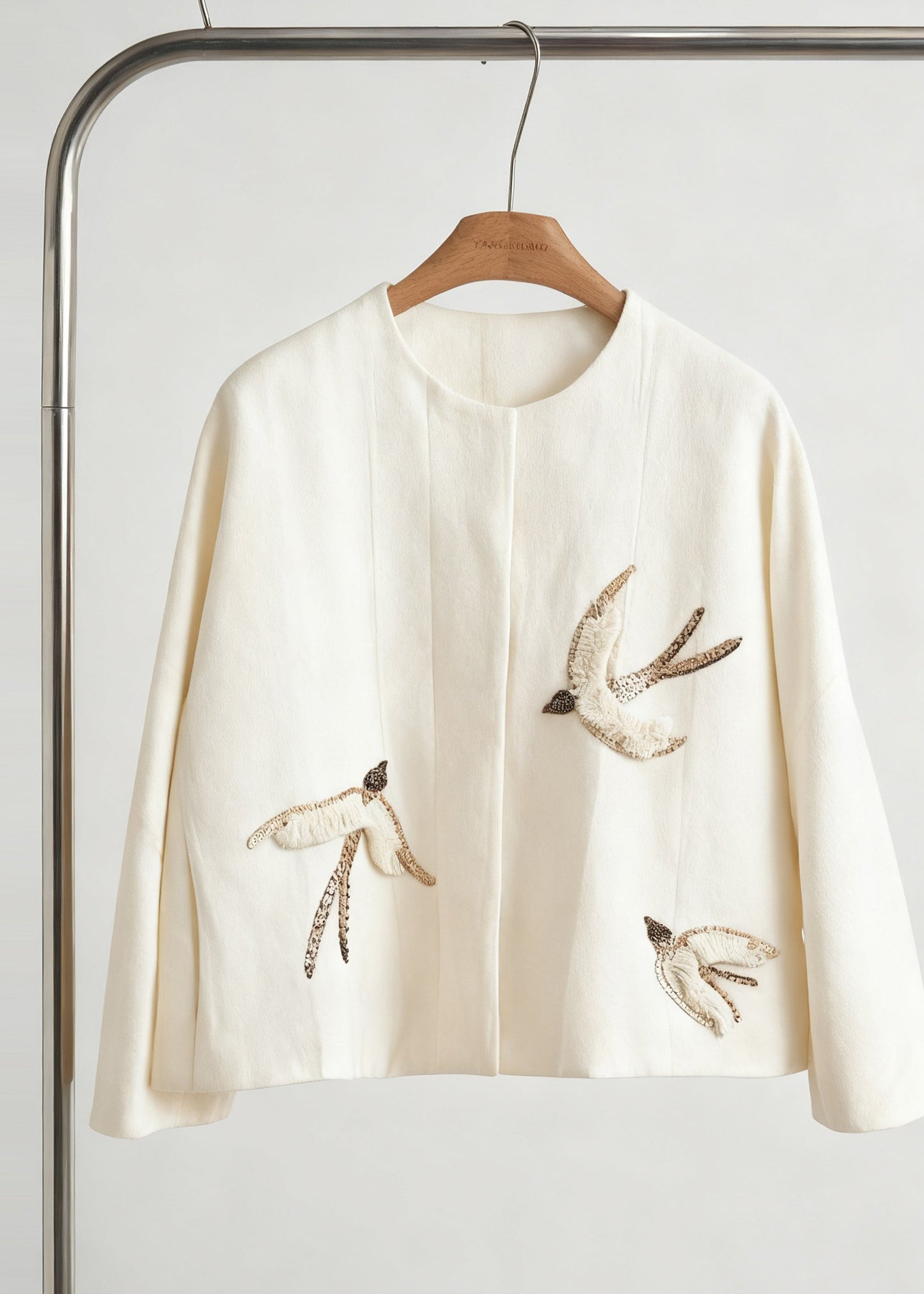 Stilvoller khakifarbener, bestickter Jacquard-Seidensamtmantel, Frühlingsmode