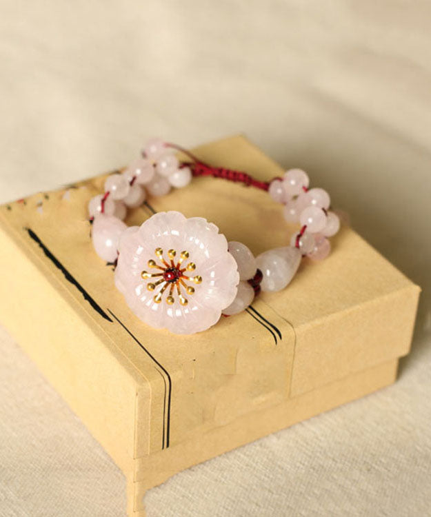 Pulsera con dije de granate de cristal tejido a mano en color rosa