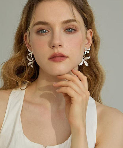 Ohrstecker im Orchideen-Design aus Seide, Kupfer, vergoldetem Emaille-Tropfenglasur