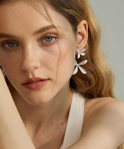 Ohrstecker im Orchideen-Design aus Seide, Kupfer, vergoldetem Emaille-Tropfenglasur