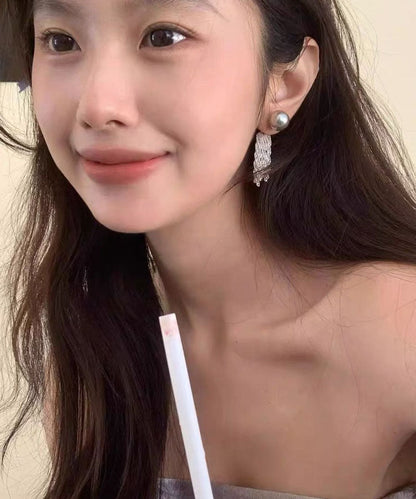 Stil: Weiße Quasten-Ohrringe aus Kupferlegierung