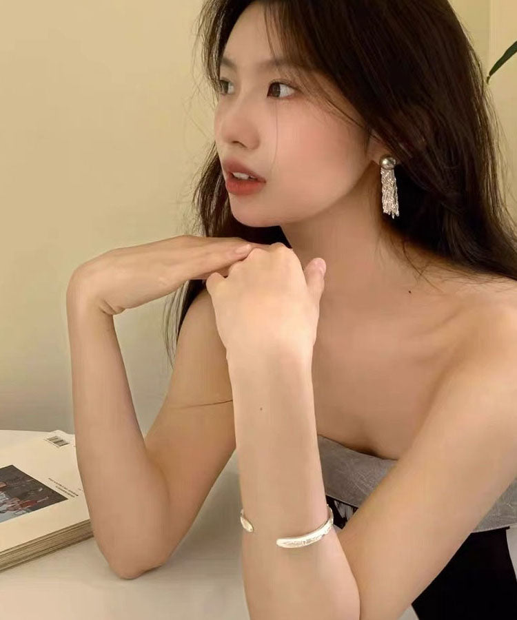 Stil: Weiße Quasten-Ohrringe aus Kupferlegierung