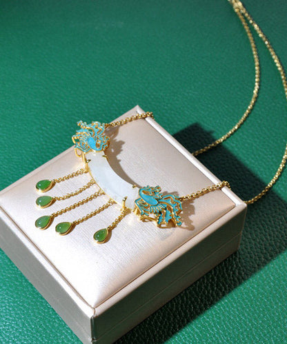 Collar con lazo de fénix esmaltado en jade blanco