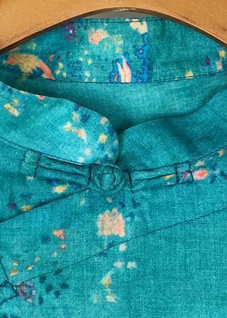 Stil blau bedruckte Leinenkleidung für Frauen Indische Tutorials O-Ausschnitt Stehkragen kurzes Sommerhemd