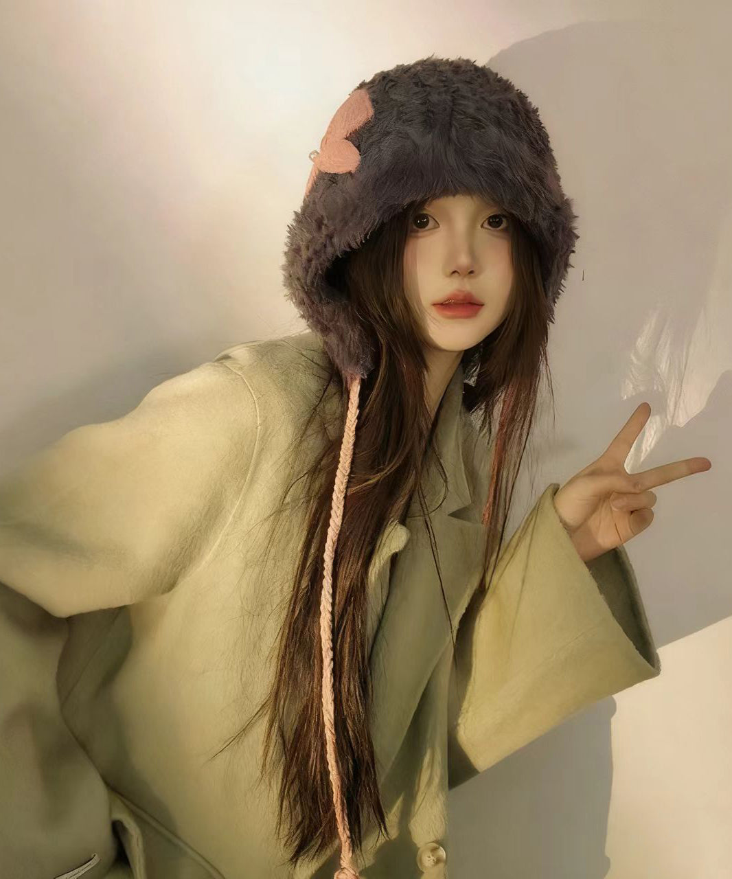 Elegante gorro Bonnie de piel sintética, cálido y acogedor en color beige