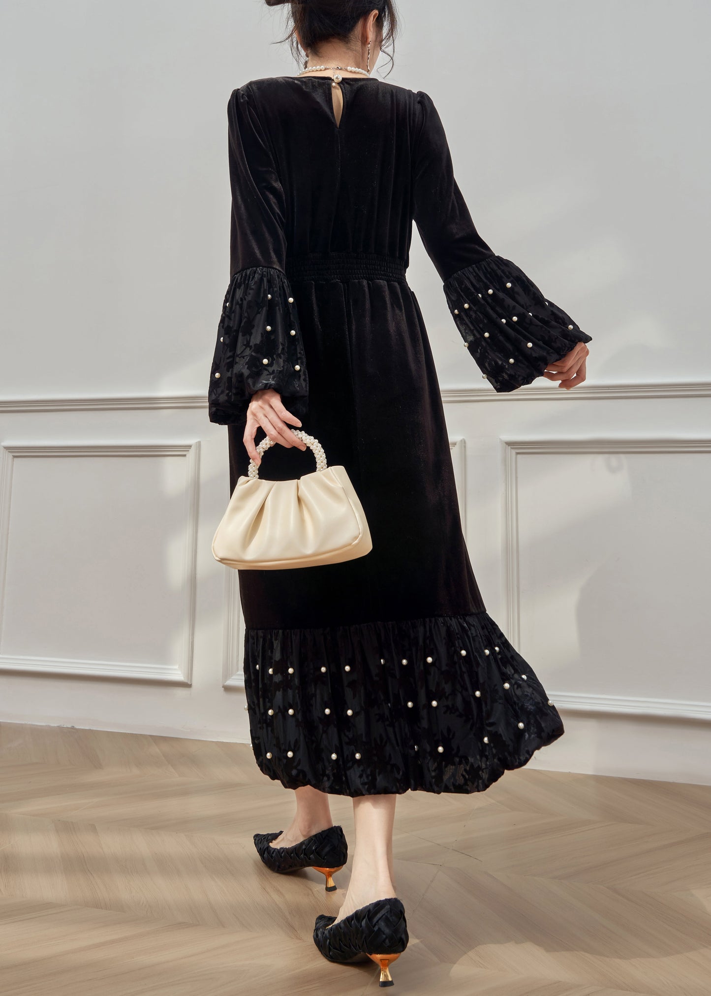 Stylish Black O Neck Pearl Elastic Waist Velvet Long Dresses Winter