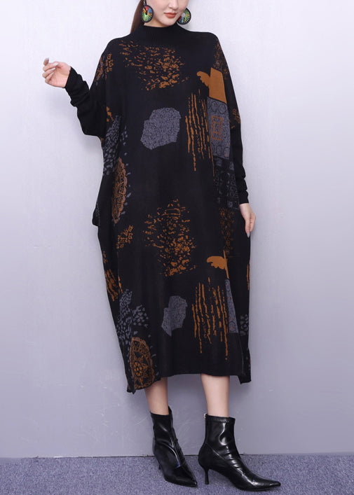 Elegante vestido de punto negro con estampado oversize para invierno