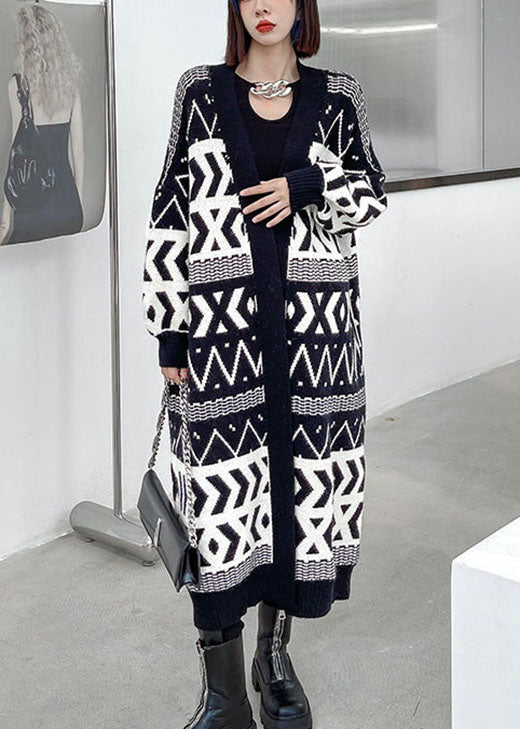 Stilvoller schwarzer Jacquard-Strickpullover mit Taschen und Knöpfen für den Herbst