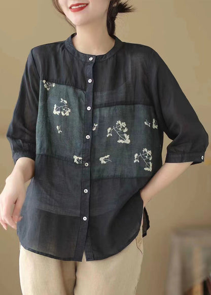 Camisa elegante de ramio con botones de patchwork y estampado negro de media manga