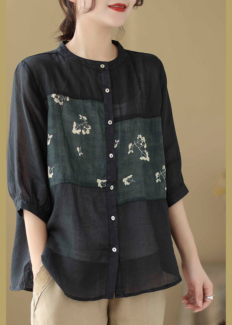 Camisa elegante de ramio con botones de patchwork y estampado negro de media manga