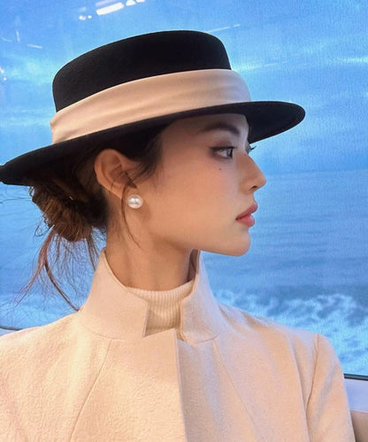 Elegante sombrero cloche de lana negro