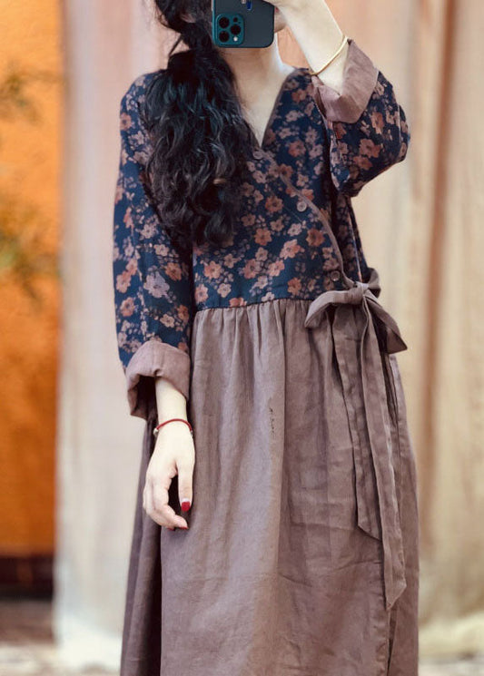 Stilvolles blaues Leinenkleid mit Patchwork-Print für den Frühling