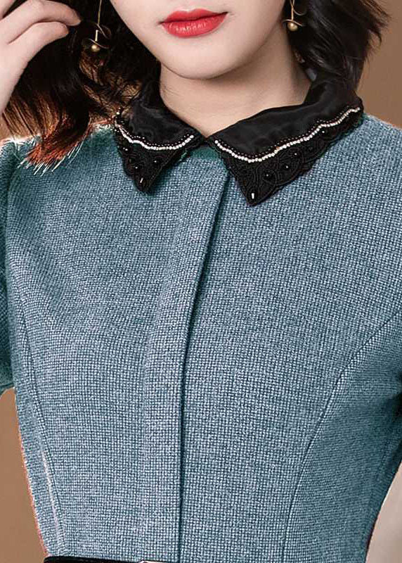 Stilvolles blaues besticktes Nagelperlen-Reißverschluss-Winterkleid mit langen Ärmeln