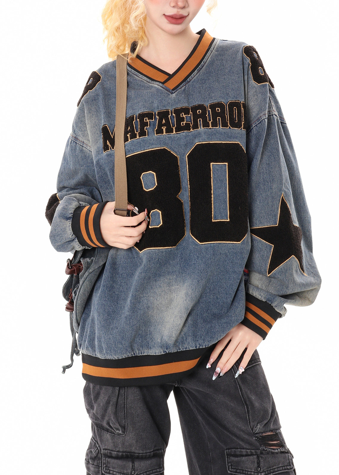 Stilvolles blaues Oversize-Denim-Sweatshirt mit Buchstabenapplikation – Frühlings-Top