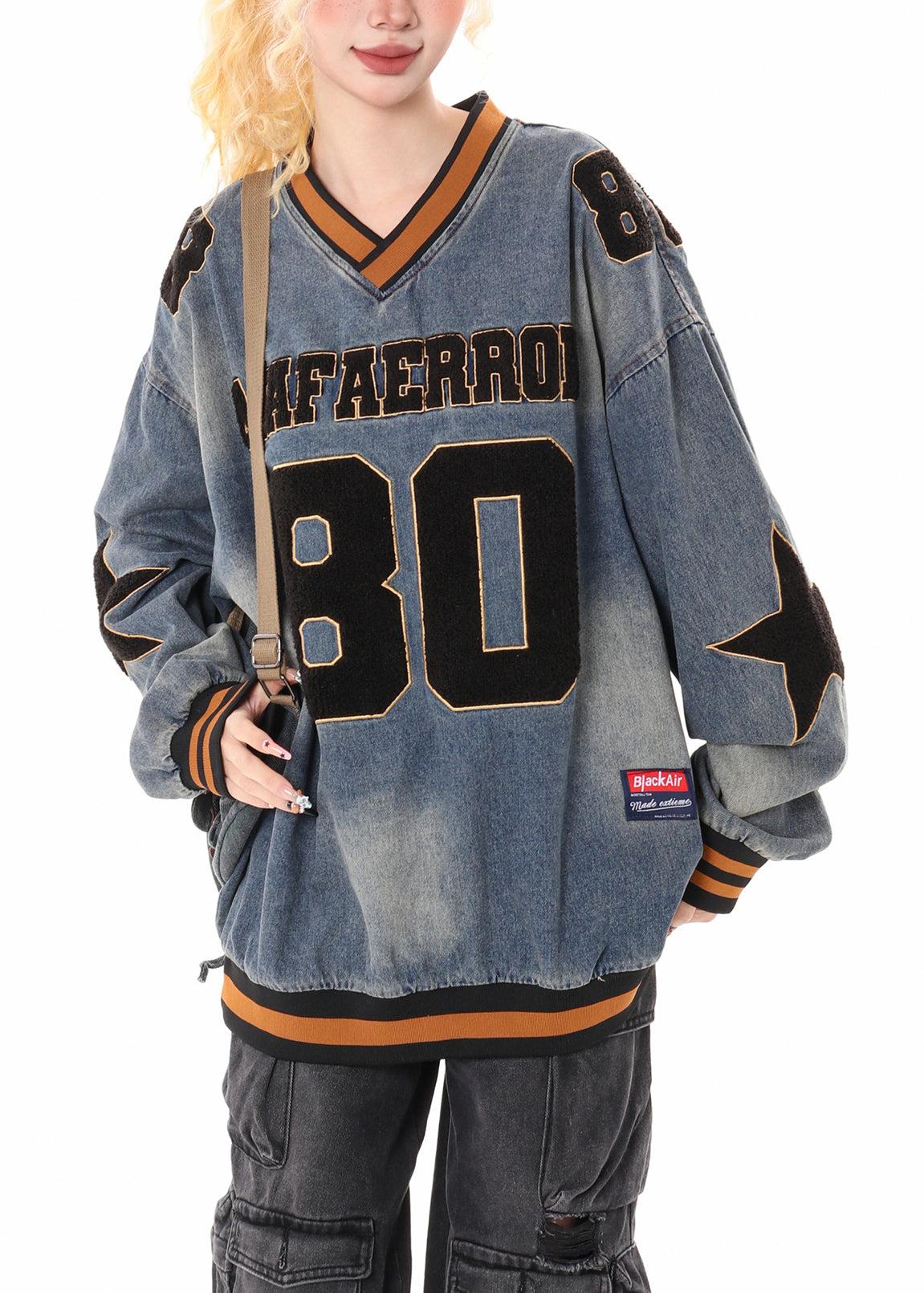 Stilvolles blaues Oversize-Denim-Sweatshirt mit Buchstabenapplikation – Frühlings-Top