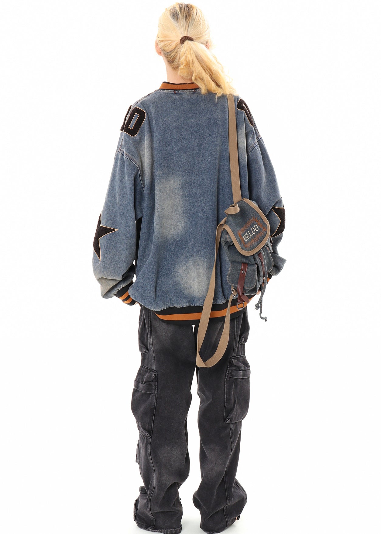 Stilvolles blaues Oversize-Denim-Sweatshirt mit Buchstabenapplikation – Frühlings-Top