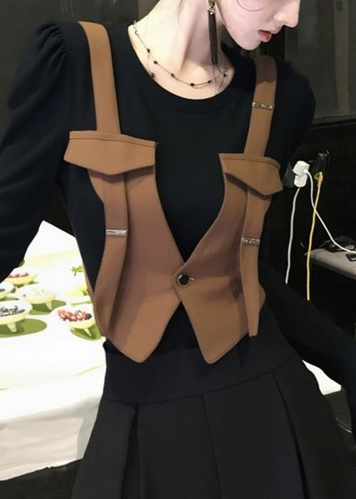 Stilvolles braunes T-Shirt aus Baumwolle mit Rundhalsausschnitt und angedeutetem zweiteiligem Patchwork-Design für den Frühling