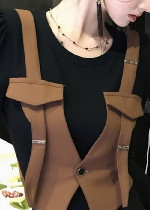 Stilvolles braunes T-Shirt aus Baumwolle mit Rundhalsausschnitt und angedeutetem zweiteiligem Patchwork-Design für den Frühling