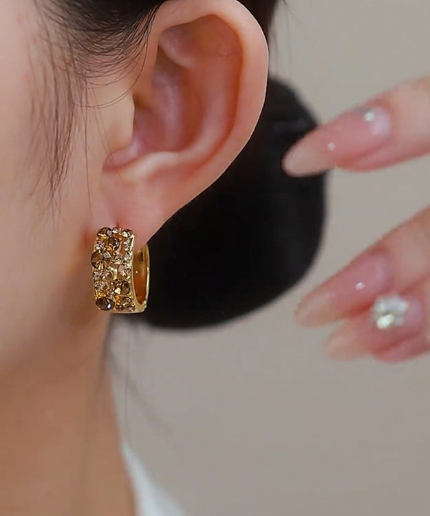 Elegantes pendientes de aro de plata de ley con circonitas doradas en color café