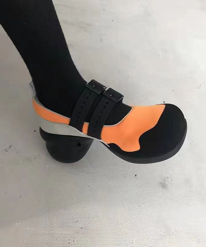 Stilvolle Ballerinas aus Kunstleder mit Schnallenriemen und klobigen High Heels in Farbblock-Optik