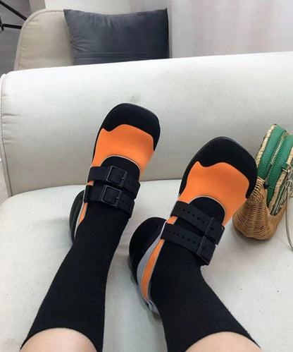 Stilvolle Ballerinas aus Kunstleder mit Schnallenriemen und klobigen High Heels in Farbblock-Optik